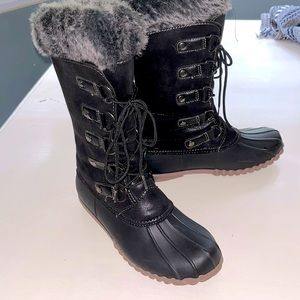 Yuu Fiona black mid calf cold weather black duck boots 6